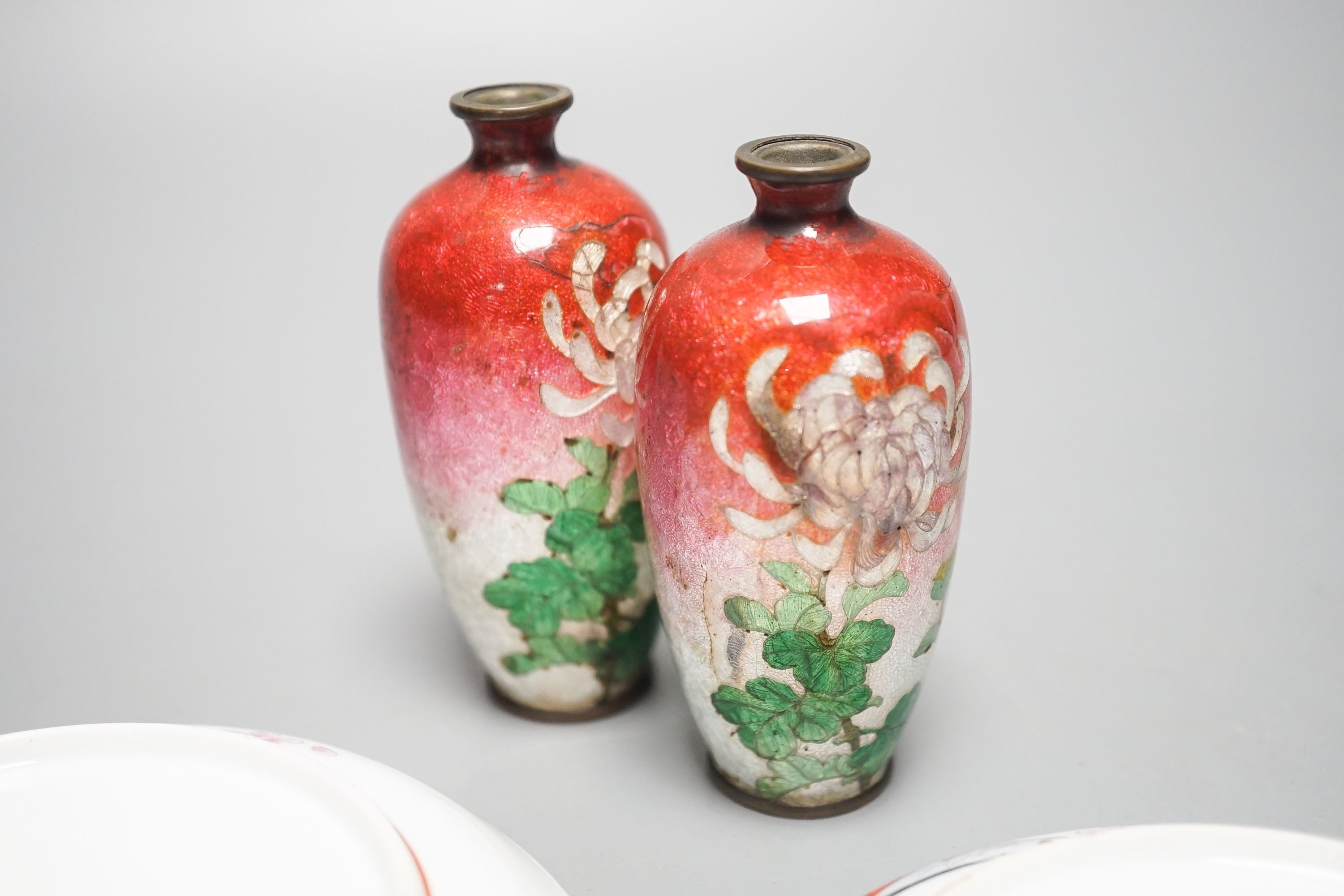 Four Japanese cloisonné enamel vases (three ginbari), tallest 14.5cm and two Kutani saucers, Meiji period (6)